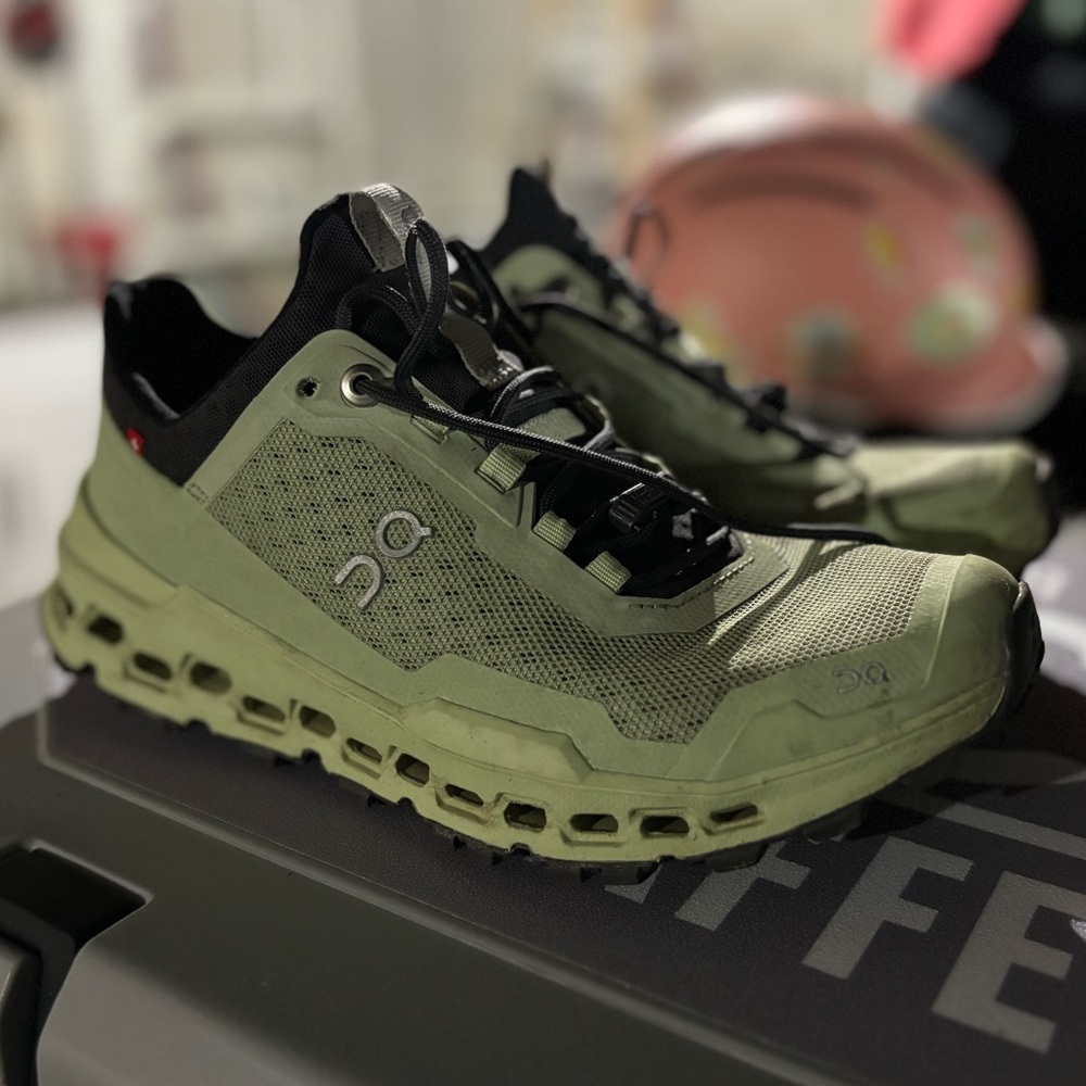 On Cloud Helion trail running sneakers